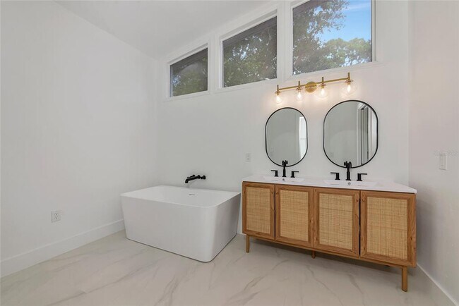 Foto del edificio - 1658 Ridgewood Ln