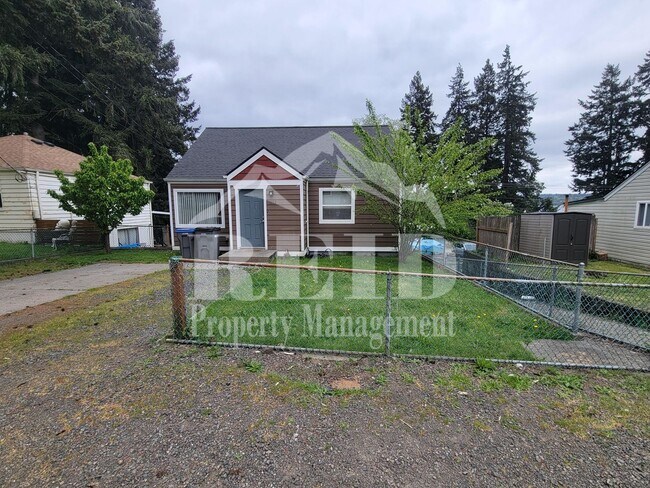 Foto del edificio - Centrally Located Bremerton Home With Partial View of Sinclair Inlet from Deck