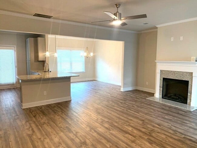 Foto del edificio - 7702 Fawn Cir