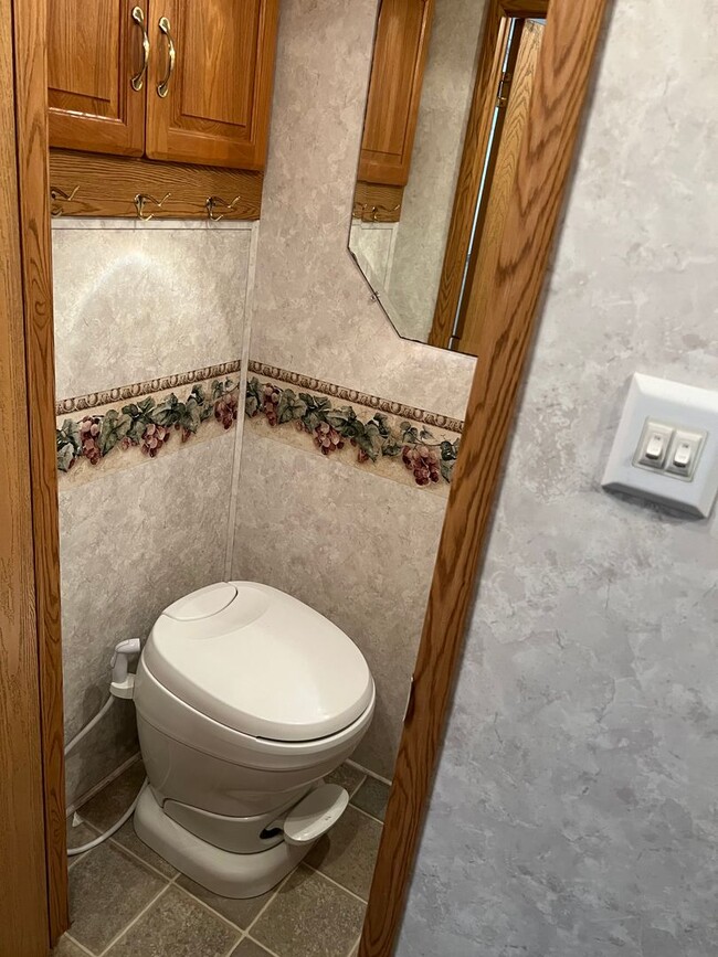 Building Photo - Spacious Trailer Home For Rent!