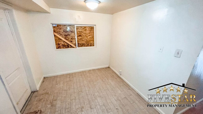 Building Photo - 806 Niles St