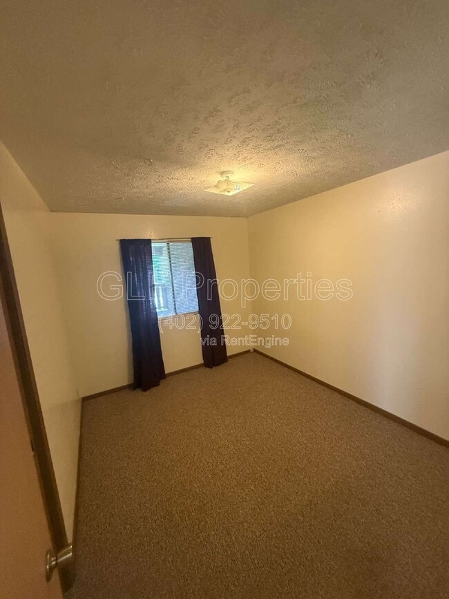Building Photo - 5840 S 52nd St