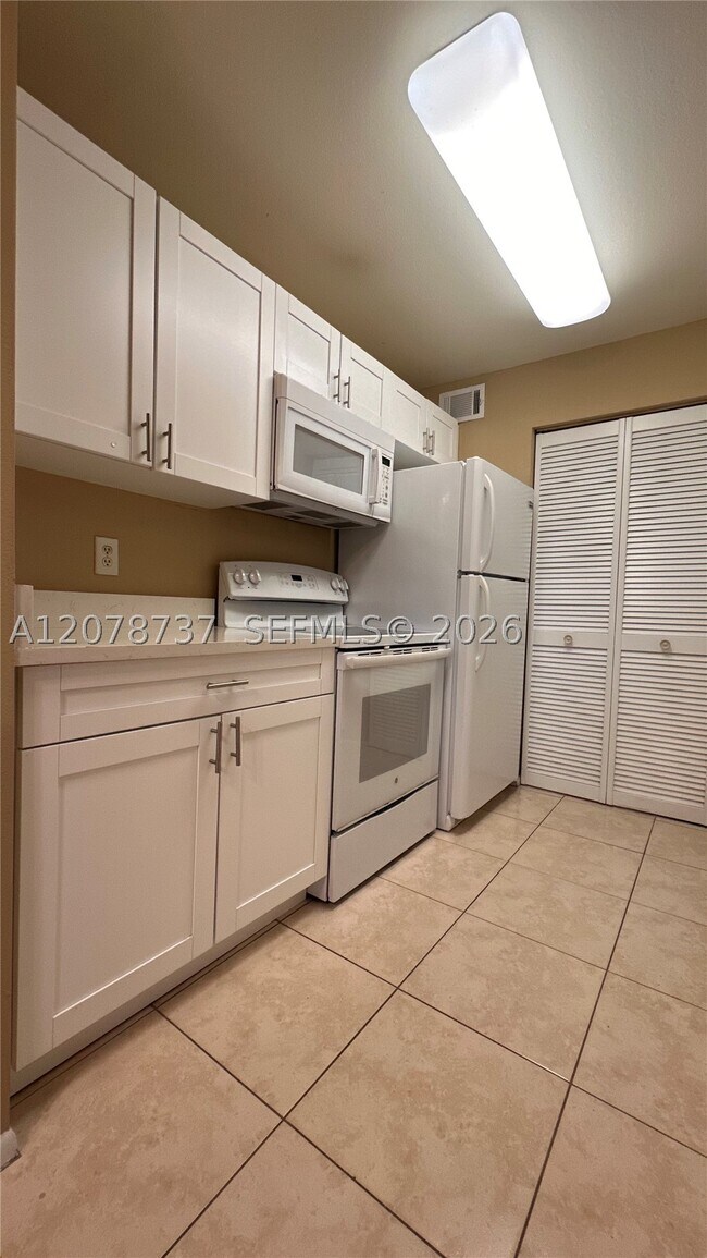 Building Photo - 4096 N Pine Island Rd