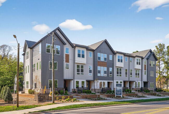 Foto del edificio - Ballantyne Townhomes at Elm