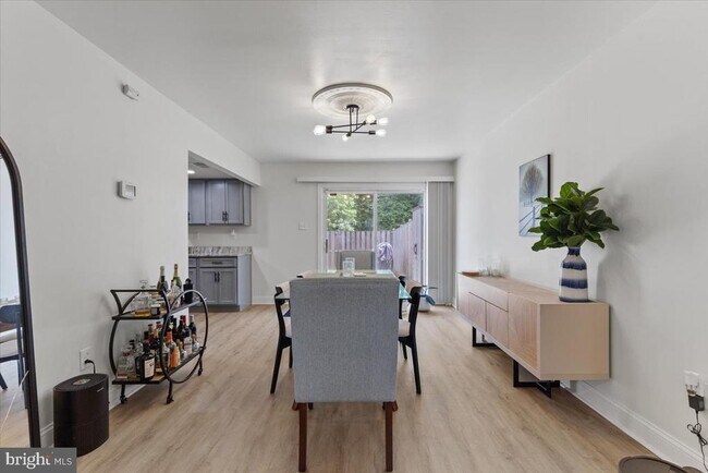 Foto del edificio - 12909 Marquette Ln