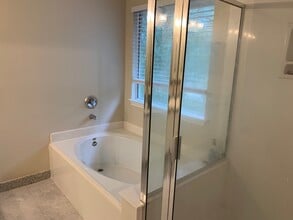 Building Photo - 42 Blue Creek Pl