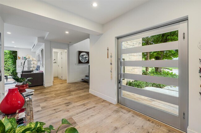 Foto del edificio - 79 Shore Dr E