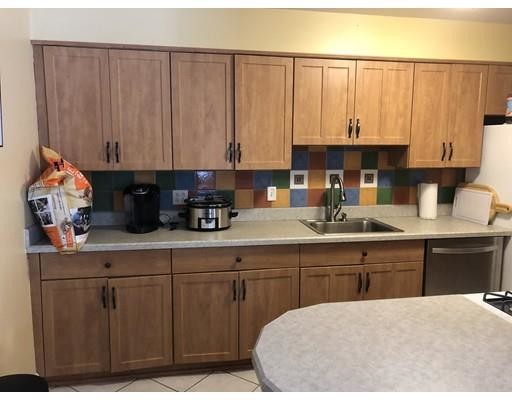 Building Photo - 24 N Stone Mill Dr