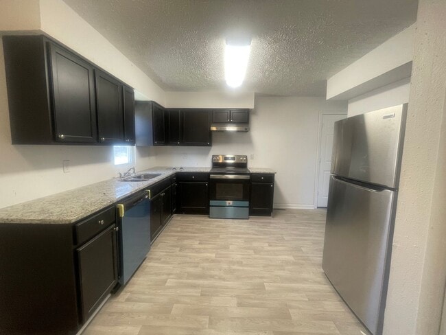 Building Photo - Remodeled 3 bedroom 1 bathroom 1 car garag...