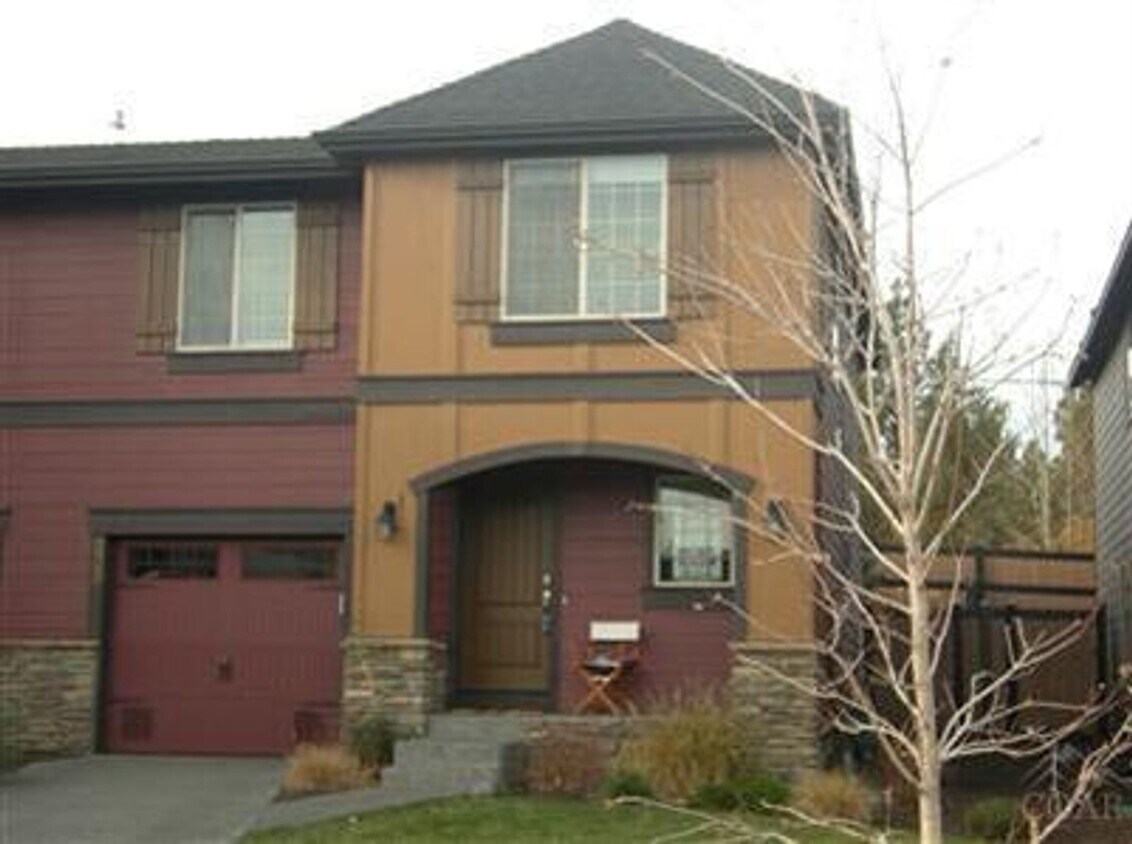 Primary Photo - 2 story townhome close to trails!