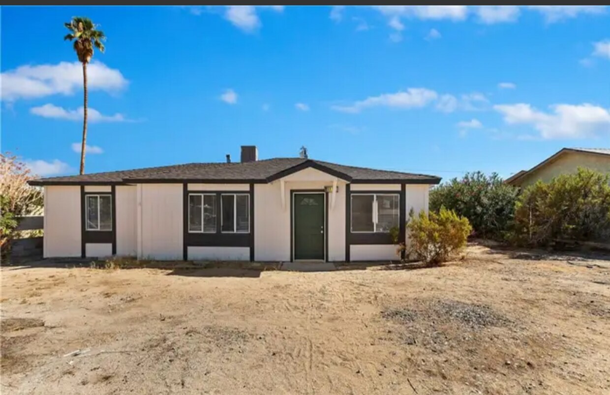 Primary Photo - Stylish & Spacious: Newly Renovated 3 Bedr...