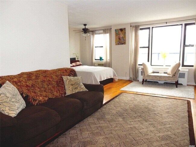 Foto del edificio - 6 Birchwood Ct