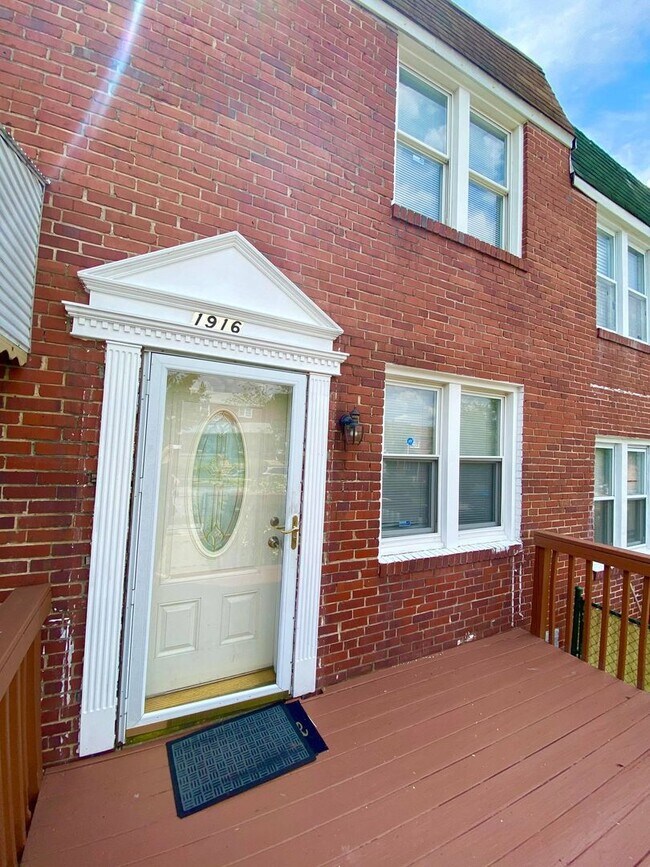 Foto del edificio - Charming 2 Bedroom/1 Bathroom Townhome in Morrel Park, MD!
