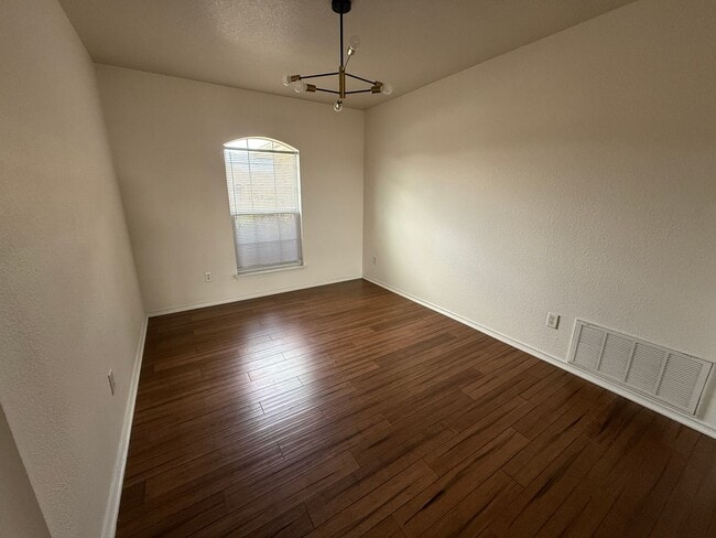 Building Photo - 408 Viola Dr