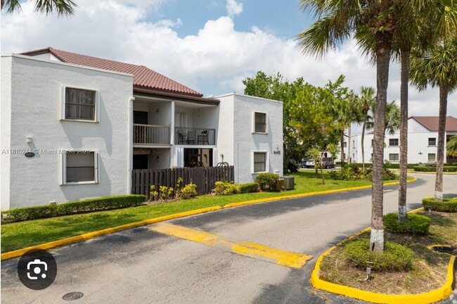 Building Photo - 9435 Fontainebleau Blvd