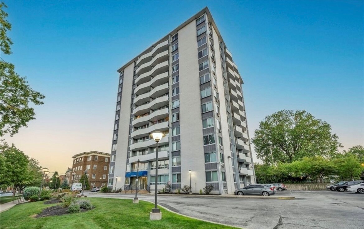Foto principal - 11811 Lake Ave