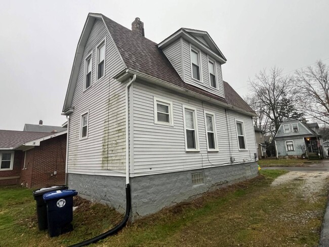 Building Photo - Charming 3-Bedroom Property in Prime Location