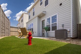 Building Photo - 7311 W Meadow Ct