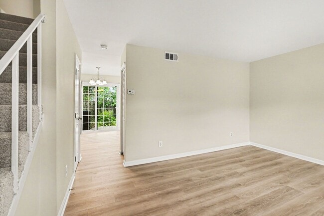 Foto del edificio - Updated 2BR Townhome Minutes from Central Park & Mary Washington Hospital!
