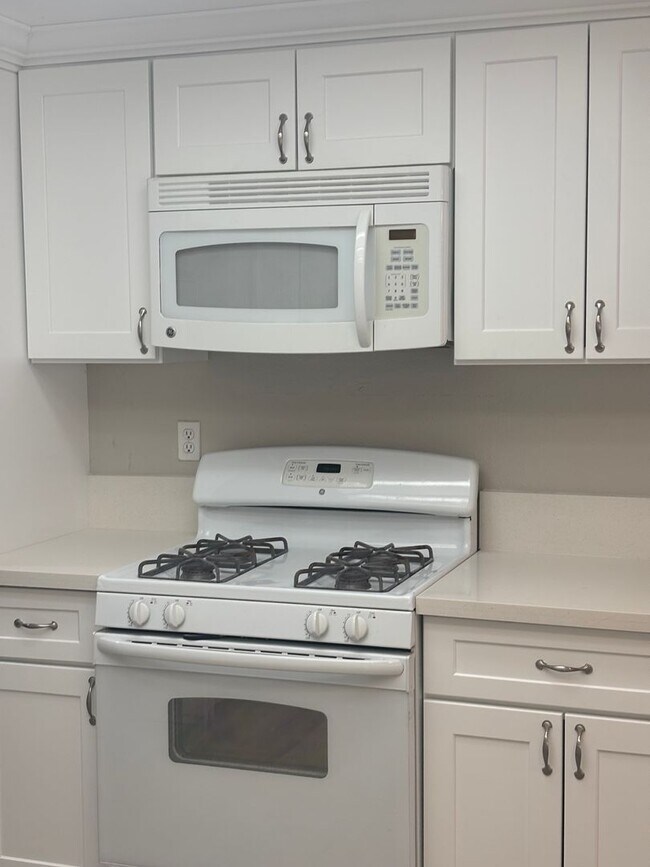 Building Photo - 26219 Corona Dr