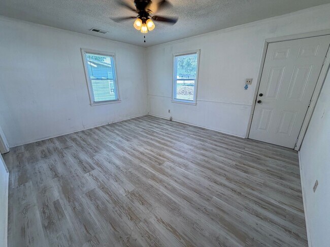 Foto del edificio - 1431 Edgewood Dr