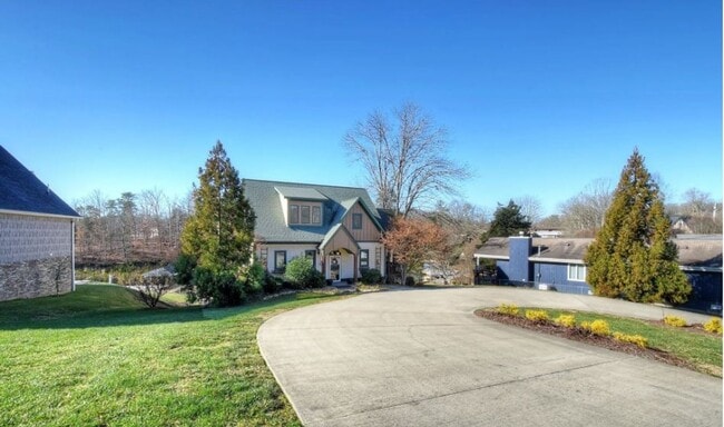 Building Photo - GORGEOUS LAKE HOUSE! 3 Bedrooms/3.5 Baths on Boone Lake, Private Dock, Fireplace & More! $3,900 m...