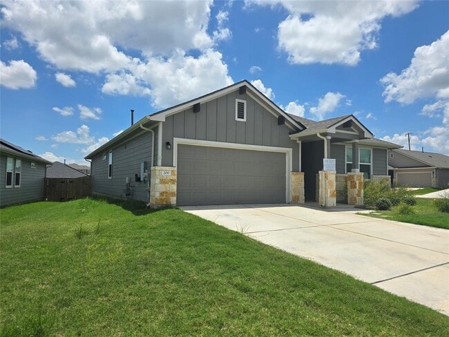 Building Photo - 200 Lavaca River Ln