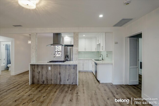 Building Photo - 8833 Paso Robles Ave