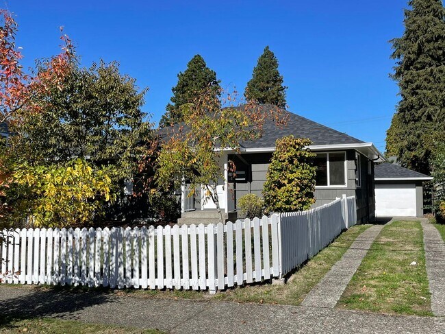 Building Photo - CLICK "REQUEST A TOUR" NOW!