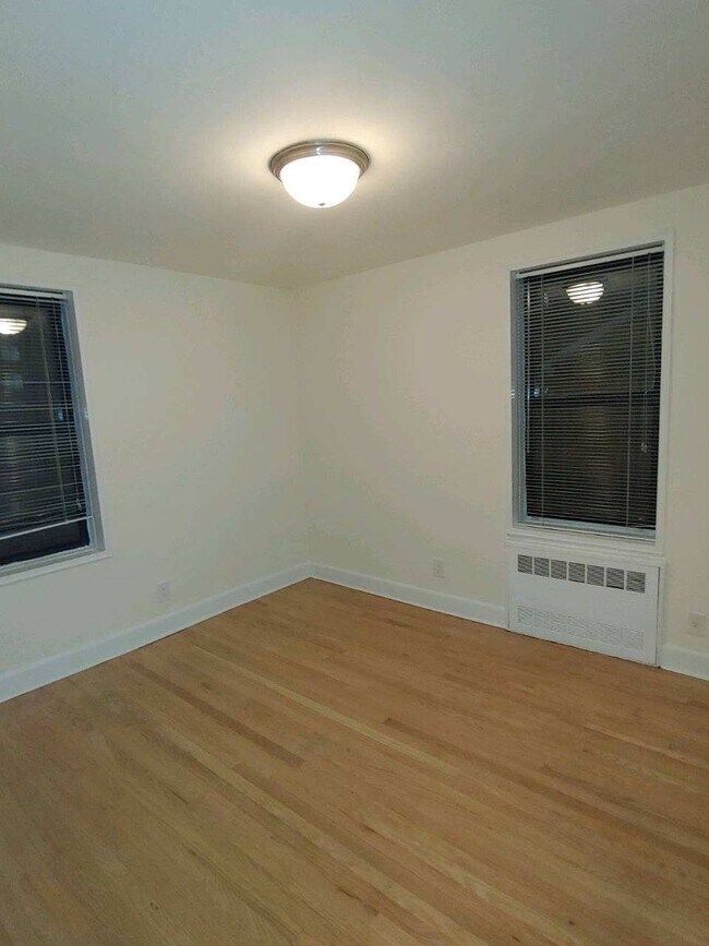 Foto del edificio - 64-20 Saunders St