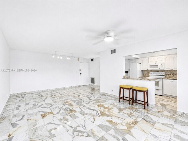 Foto del edificio - 137 Golden Isles Dr