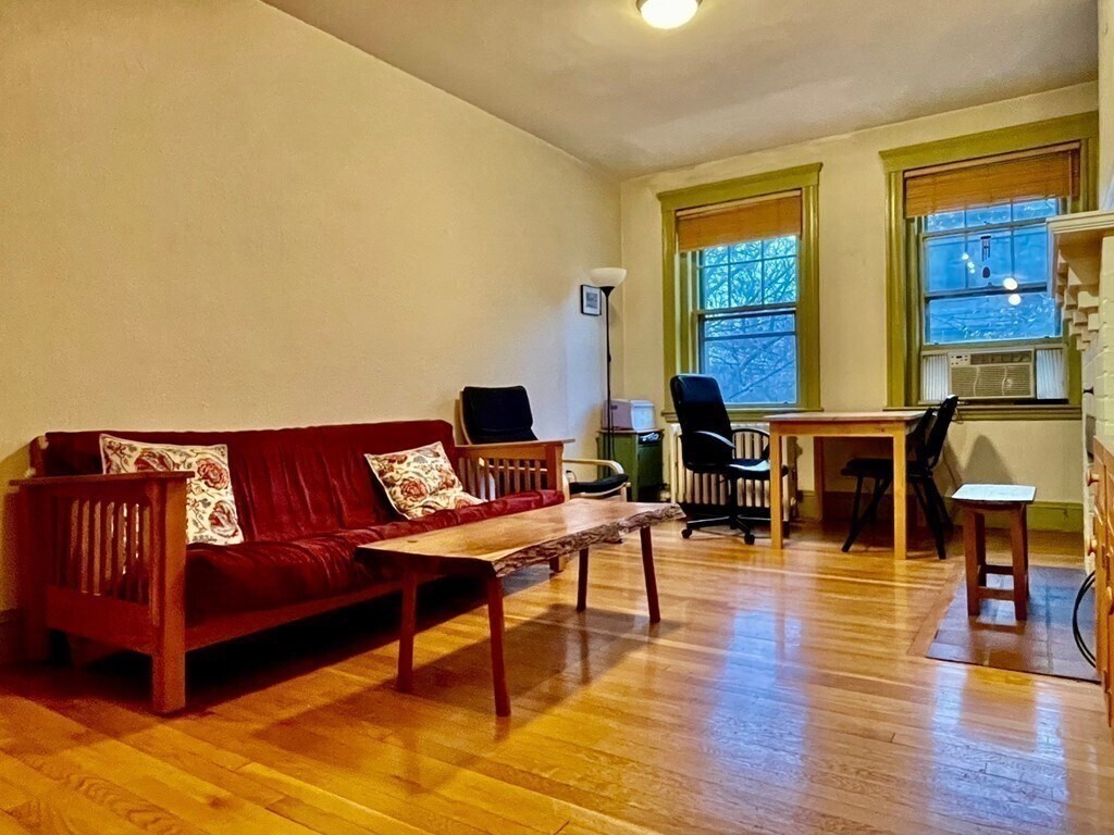 Primary Photo - 36 Linnaean St
