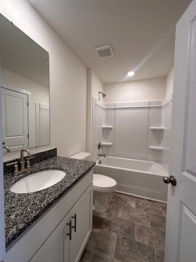 Foto del edificio - 3037 Bogart Ln