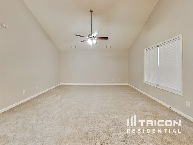 Building Photo - 348 Shadowbrooke Cir SW