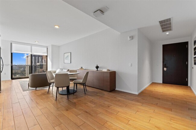 Foto del edificio - 398 NE 5th St