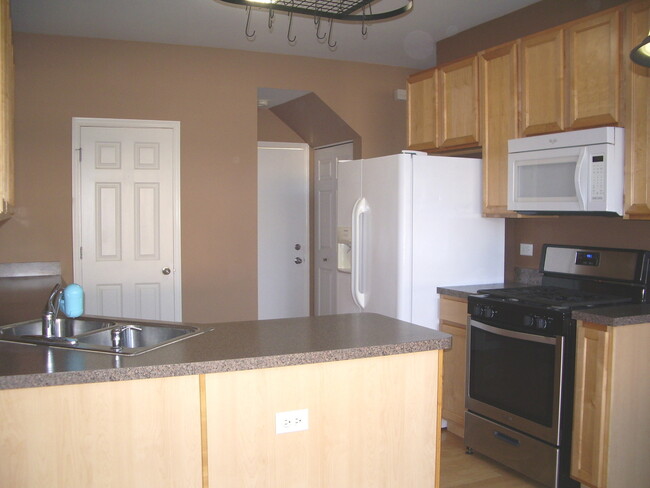 Building Photo - 2306 Evergreen Cir