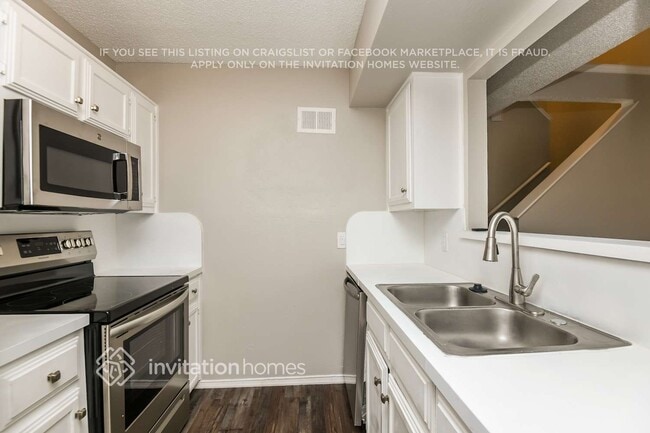 Building Photo - 422 Dawn Dr