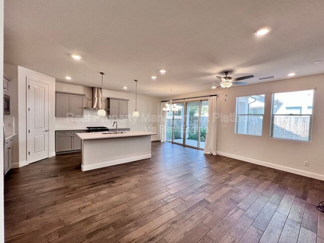 Building Photo - 1436 E Via Albero Dr