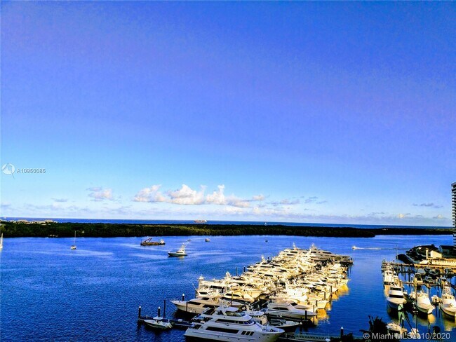 Building Photo - 124 Lakeshore Dr