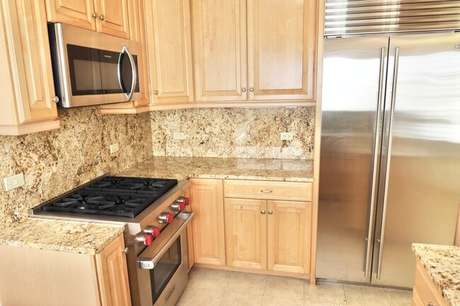 Kitchen - 210 S Spalding Dr