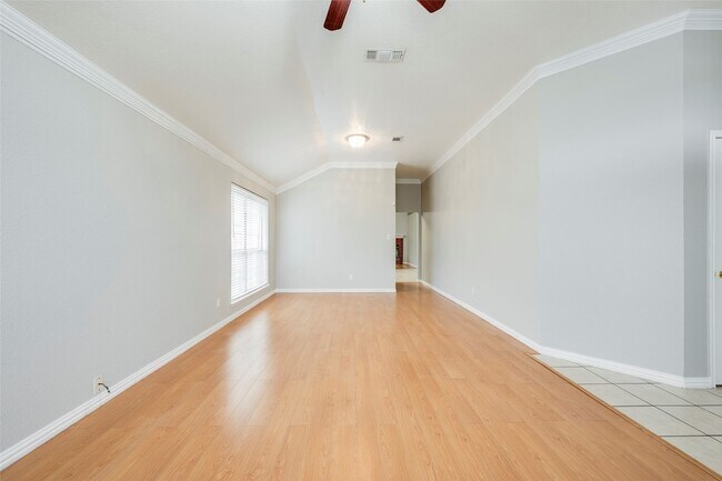 Foto del edificio - 5900 Rising Meadow Dr