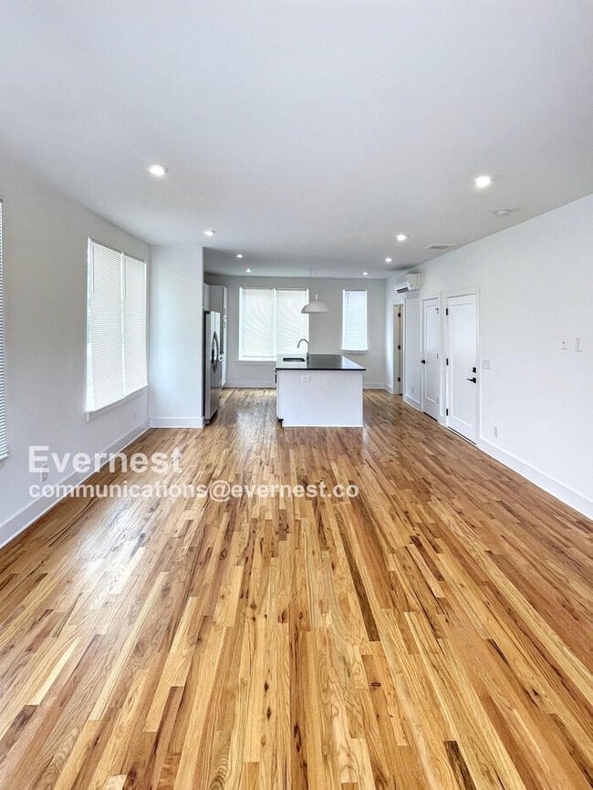 Building Photo - 2206 Buena Vista Pike