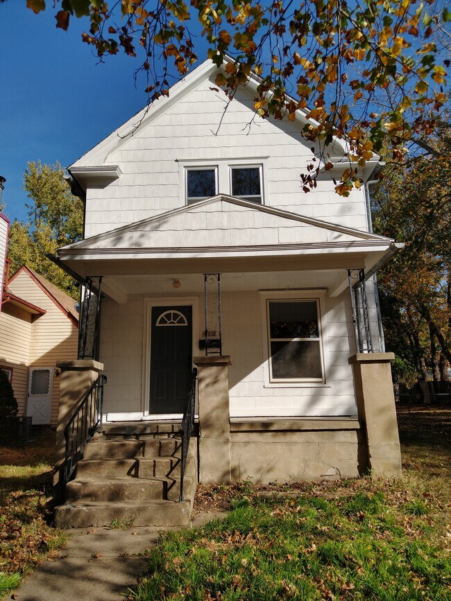 Front of House - 412 SW Orchard St