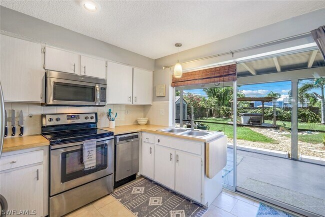 Building Photo - 708 100th Ave N