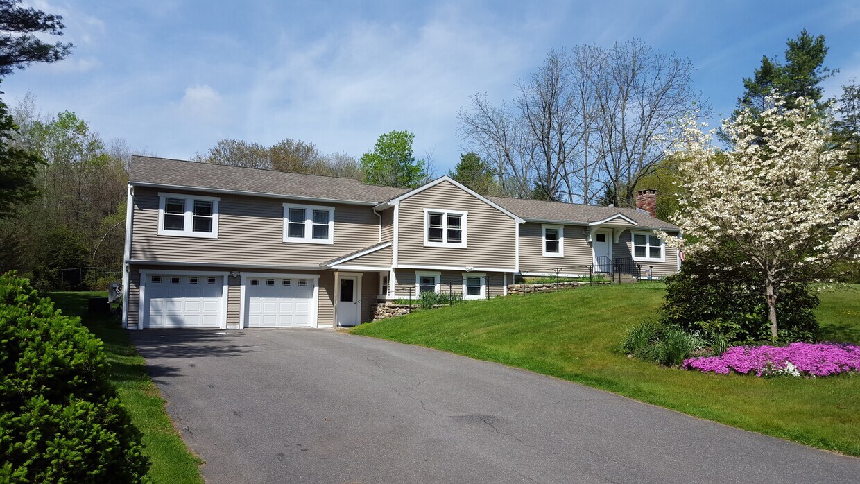 18 Buttercup Ln Unit 1, New Hartford, CT 06057 Apartments in New