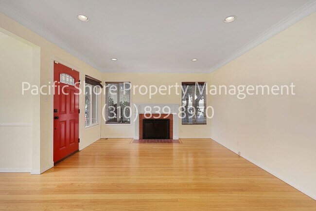 Foto del edificio - Gorgeous 2+1 Updated Home...In the Culver ...