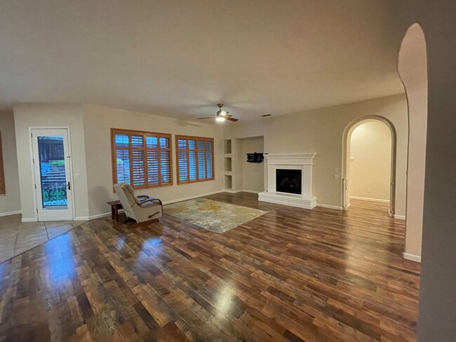 Building Photo - BEAUTIFUL SINGLE STORY HOME IN ROSEVILLE!!