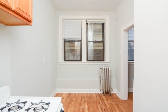 Building Photo - 4751 N Paulina St