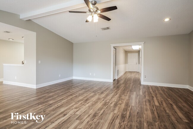 Foto del edificio - 6181 Island Forest Dr