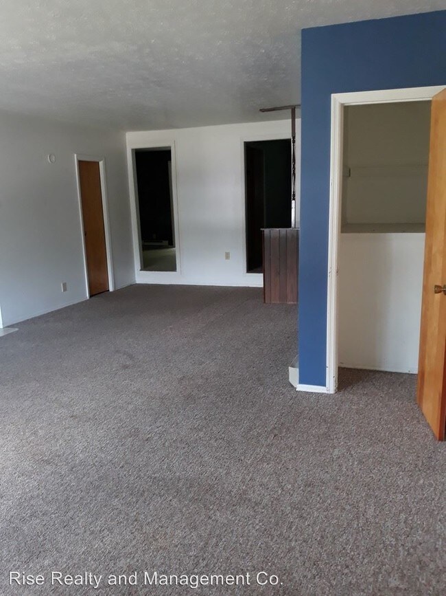 Building Photo - 1034 Meadowview Ave